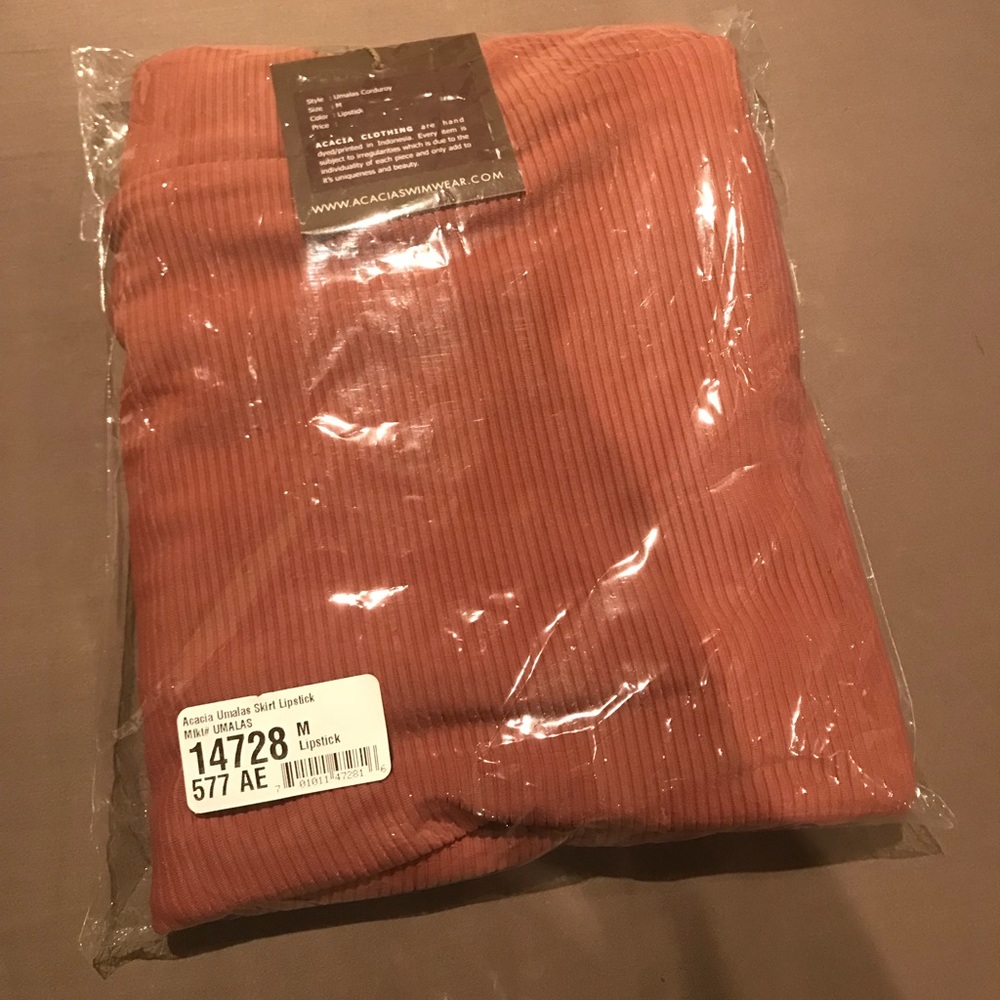 Acacia Umalas lipstick cord